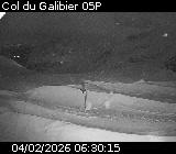 Webcam au niveau du Col du Galibier sur la D902, à la frontière entre le département des Hautes-Alpes et celui de la Savoie, au niveau du refuge du Galibier