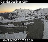Webcam au niveau du Col du Galibier sur la D902, à la frontière entre le département des Hautes-Alpes et celui de la Savoie, au niveau du refuge du Galibier