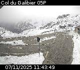 Webcam au niveau du Col du Galibier sur la D902, à la frontière entre le département des Hautes-Alpes et celui de la Savoie, au niveau du refuge du Galibier