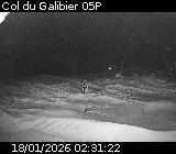 Webcam au niveau du Col du Galibier sur la D902, à la frontière entre le département des Hautes-Alpes et celui de la Savoie, au niveau du refuge du Galibier