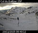 Webcam au niveau du Col du Galibier sur la D902, à la frontière entre le département des Hautes-Alpes et celui de la Savoie, au niveau du refuge du Galibier