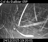 Webcam au niveau du Col du Galibier sur la D902, à la frontière entre le département des Hautes-Alpes et celui de la Savoie, au niveau du refuge du Galibier