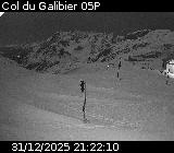 Webcam au niveau du Col du Galibier sur la D902, à la frontière entre le département des Hautes-Alpes et celui de la Savoie, au niveau du refuge du Galibier