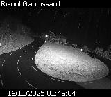 Webcam sur la D186 située sur la route d'accès à la station de ski de Risoul. Caméra située quelques centaines de mètres après le village de Risoul, entre Gaudissart-bas et Gaudissart-haut