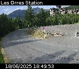 Webcam dans la station des Orres à Pramouton sur la D40. Caméra située au niveau du dernier virage avant le centre station 1650