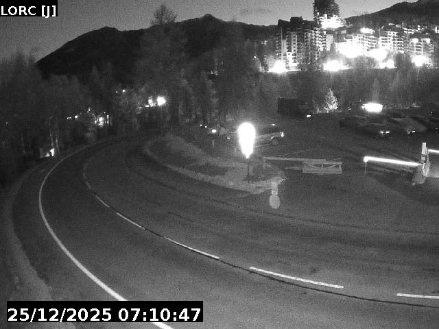 <h2>Webcam dans la station des Orres à Pramouton sur la D40. Caméra située au niveau du dernier virage avant le centre station 1650</h2>