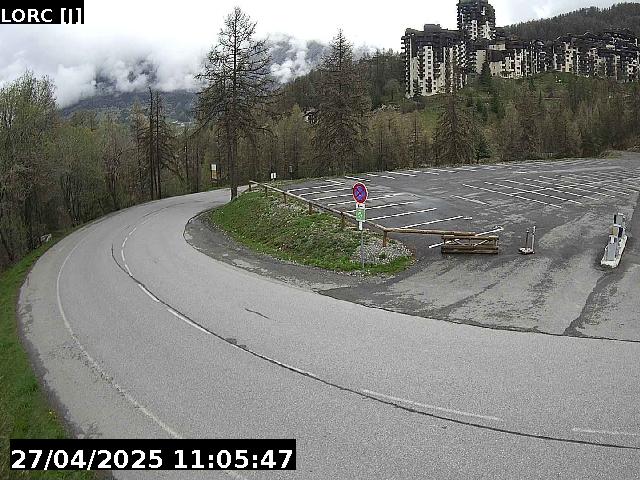 Vue sur le parking de l'estomac les Orres 1650