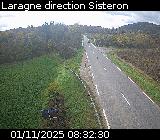 Webcam à Laragne sur la D1075 à la frontière entre les Hautes-Alpes et les Alpes-de-Haute-Provence. Vue orientée vers Sisteron