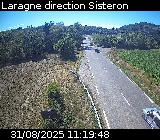 Webcam à Laragne sur la D1075 à la frontière entre les Hautes-Alpes et les Alpes-de-Haute-Provence. Vue orientée vers Sisteron