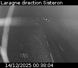Webcam à Laragne sur la D1075 à la frontière entre les Hautes-Alpes et les Alpes-de-Haute-Provence. Vue orientée vers Sisteron