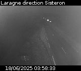 Webcam à Laragne sur la D1075 à la frontière entre les Hautes-Alpes et les Alpes-de-Haute-Provence. Vue orientée vers Sisteron