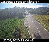 Webcam à Laragne sur la D1075 à la frontière entre les Hautes-Alpes et les Alpes-de-Haute-Provence. Vue orientée vers Sisteron