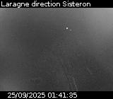 Webcam à Laragne sur la D1075 à la frontière entre les Hautes-Alpes et les Alpes-de-Haute-Provence. Vue orientée vers Sisteron
