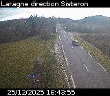 Webcam à Laragne sur la D1075 à la frontière entre les Hautes-Alpes et les Alpes-de-Haute-Provence. Vue orientée vers Sisteron