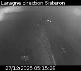 Webcam à Laragne sur la D1075 à la frontière entre les Hautes-Alpes et les Alpes-de-Haute-Provence. Vue orientée vers Sisteron