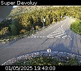 Webcam à l'entrée de la station Super Devoluy. Vue orientée vers la sortie de la station