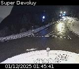 Webcam à l'entrée de la station Super Devoluy. Vue orientée vers la sortie de la station