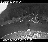 Webcam à l'entrée de la station Super Devoluy. Vue orientée vers la sortie de la station