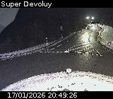 Webcam à l'entrée de la station Super Devoluy. Vue orientée vers la sortie de la station