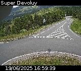 Webcam à l'entrée de la station Super Devoluy. Vue orientée vers la sortie de la station