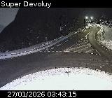 Webcam à l'entrée de la station Super Devoluy. Vue orientée vers la sortie de la station