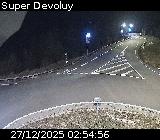 Webcam à l'entrée de la station Super Devoluy. Vue orientée vers la sortie de la station