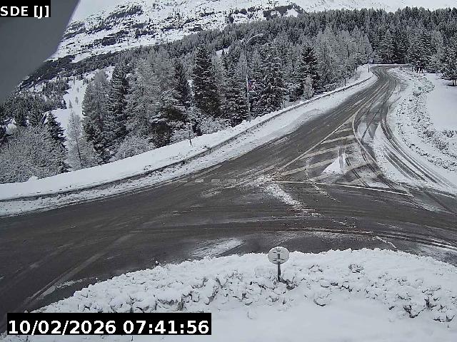 <h2>Webcam à l'entrée de la station Super Devoluy. Vue orientée vers la sortie de la station</h2>